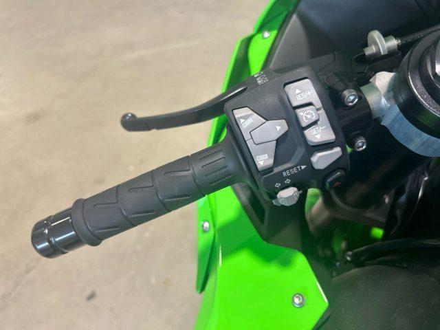 KAWASAKI Ninja 1000 ZX-10R KAWASAKI NINJA 1000 ZX-10R