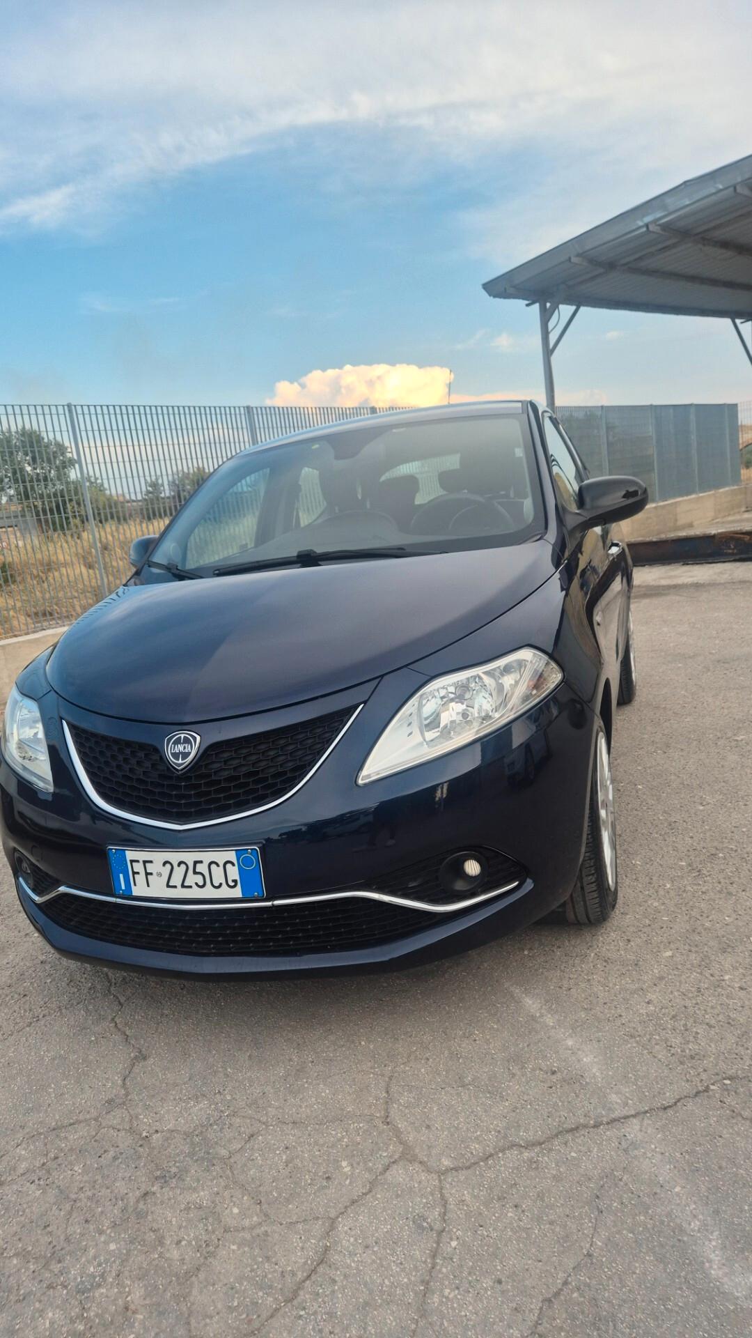 Lancia Ypsilon 1.2 69 CV 5 porte Platinum