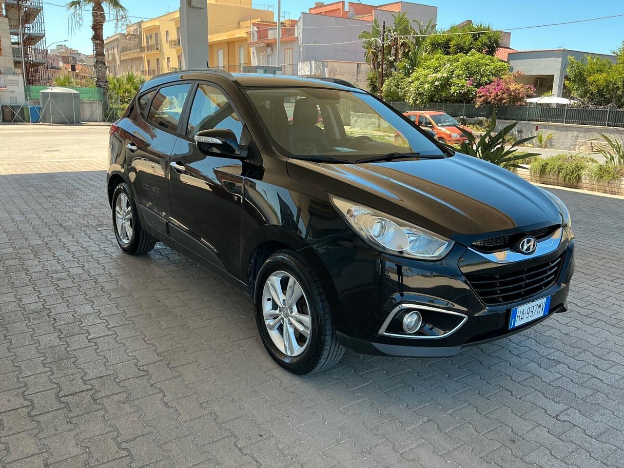HYUNDAI X35
