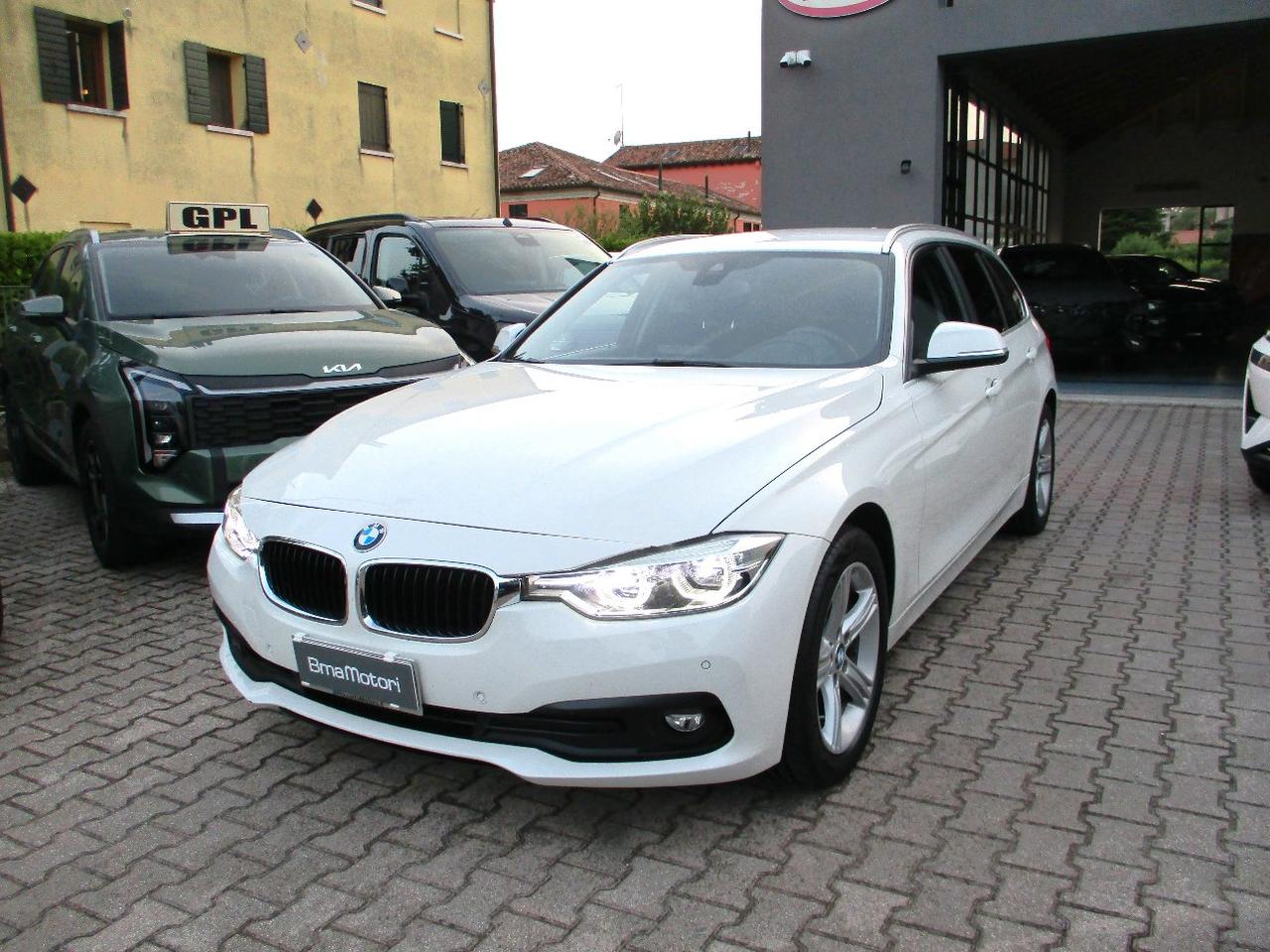 BMW 320 d Touring xdrive Luxury auto CarPlay/LED/Navi