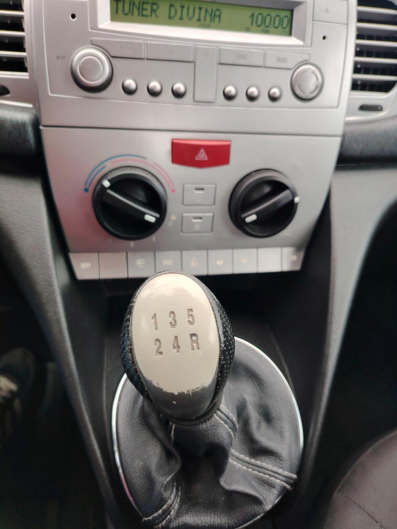 Lancia Ypsilon LANCIA YPSILON 1.3 MJT 16V DIVA - NEOPATENTATI