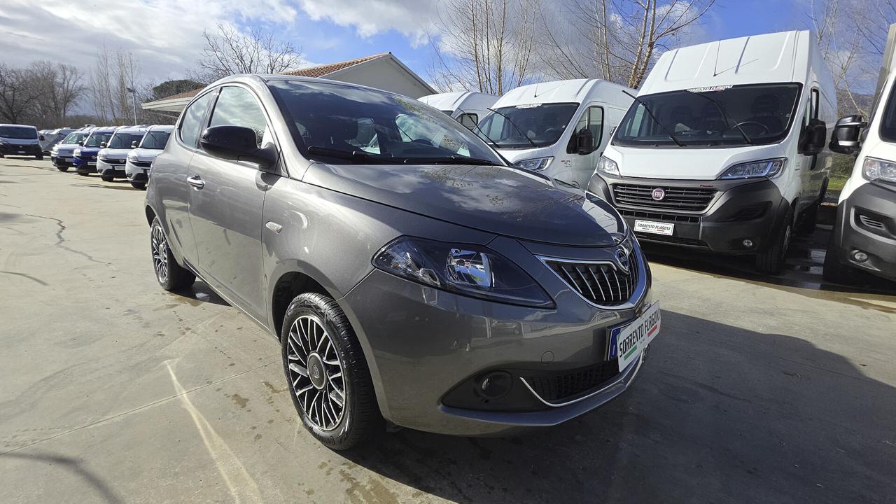 Lancia Ypsilon 1.0 FireFly 5 porte S&S Hybrid Gold Plus