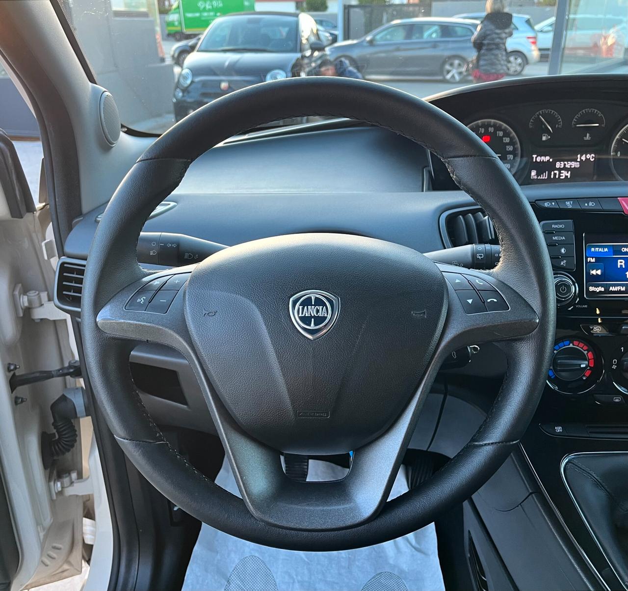 Lancia Ypsilon 0.9 TwinAir 85 CV 5 porte Metano Ecochic Gold