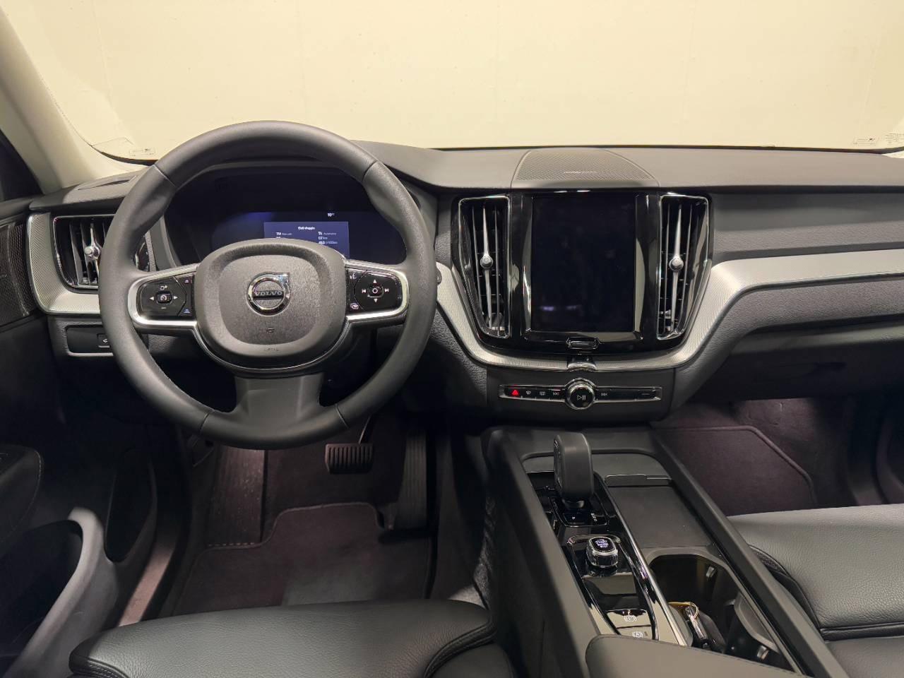 VOLVO XC60 B4 PLUS DARK AUTO