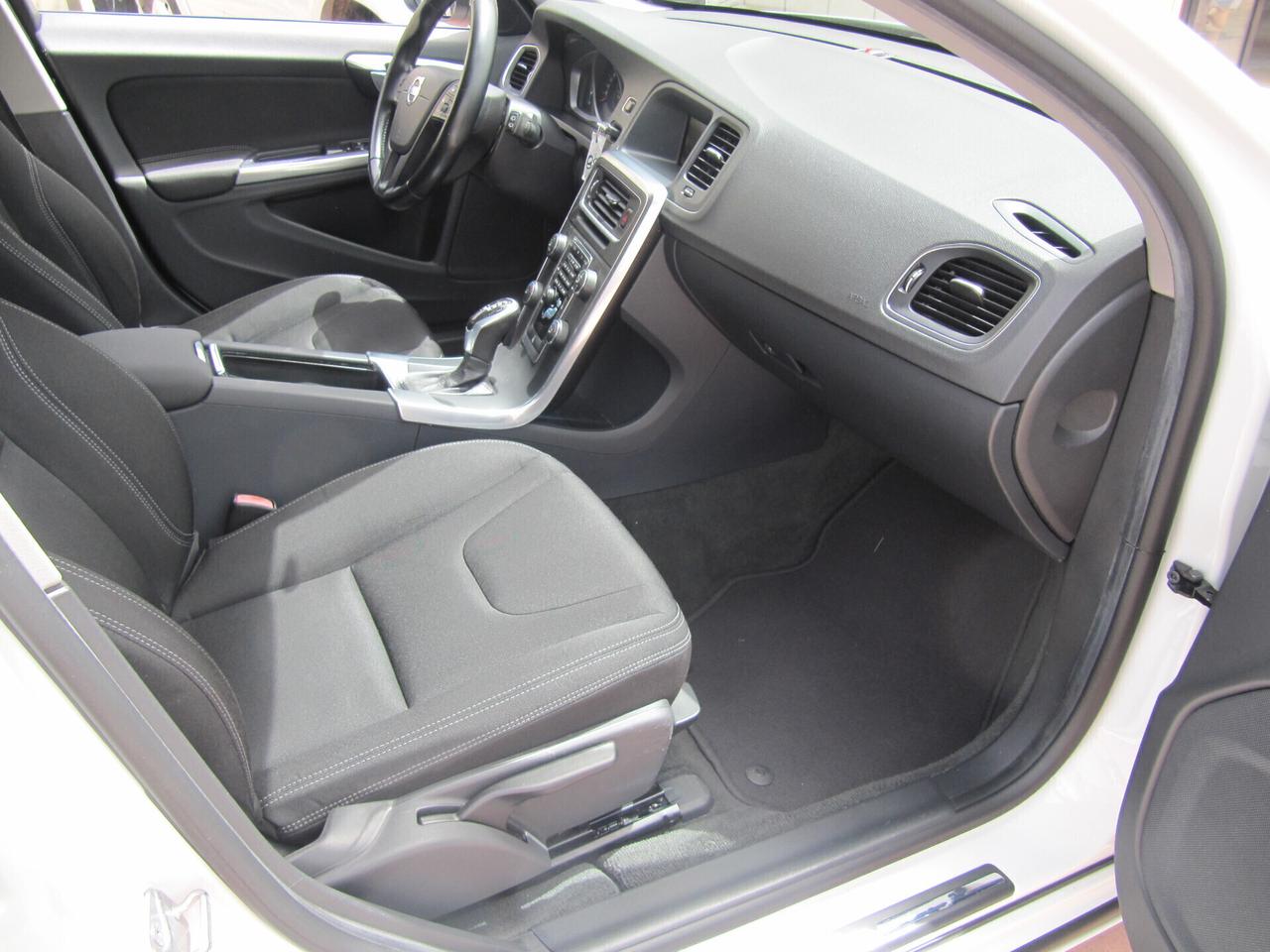 Volvo V60 D4 Kinetic - AUTOMATICO