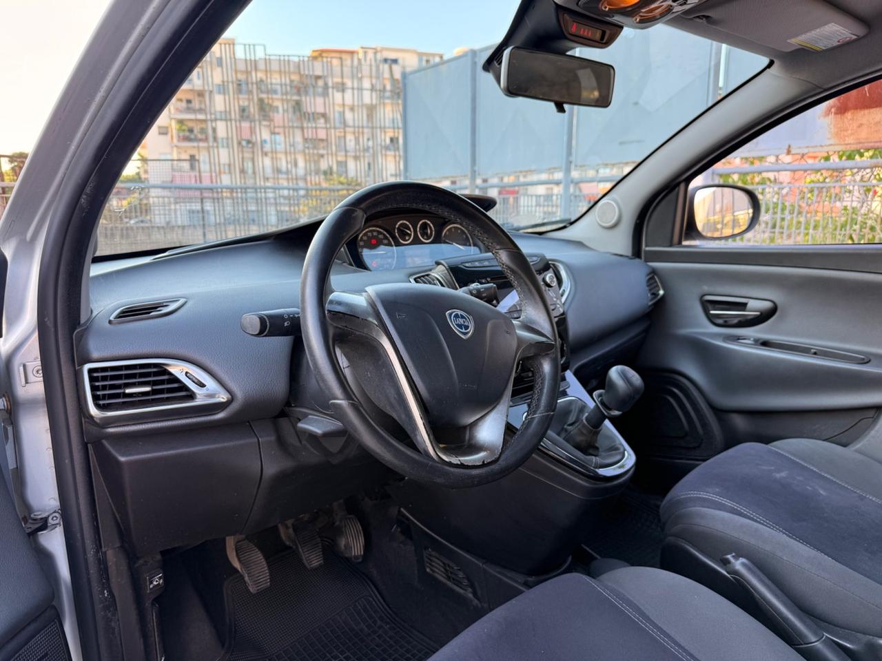 New Lancia Ypsilon 1.2benz 5portGPL Gold Full Perfett
