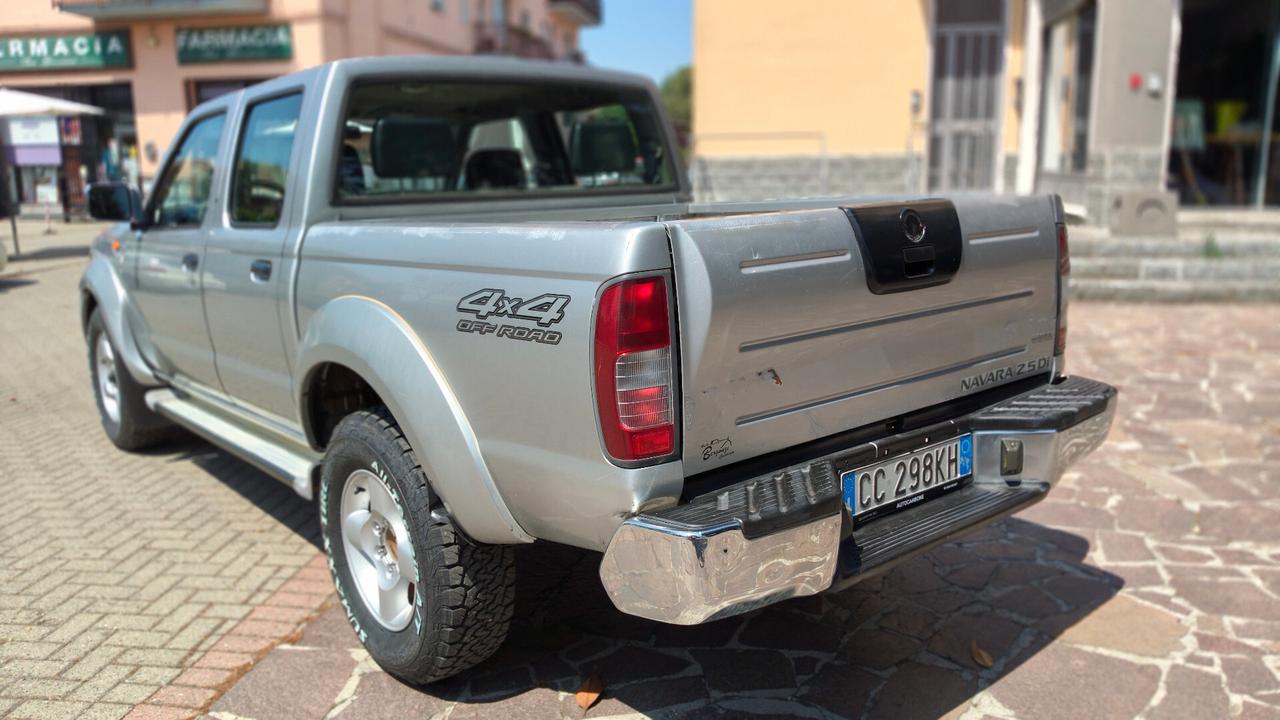 Nissan Navara Double Cab 2.5 td 133cv