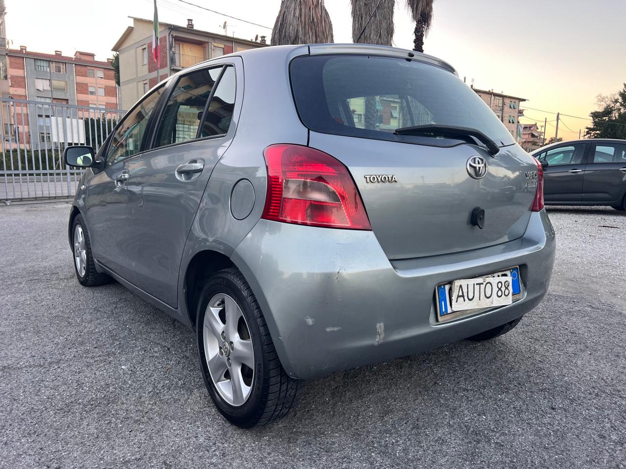 Toyota Yaris 1.0 5 porte