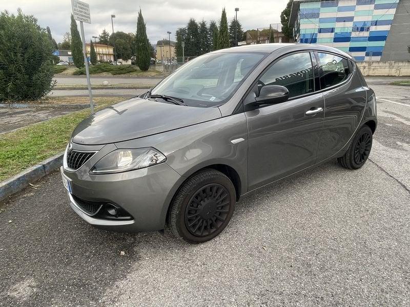 Lancia Ypsilon 1.0 FireFly 5 porte S&S Hybrid Silver