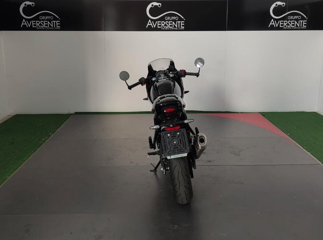 Triumph Thruxton 400