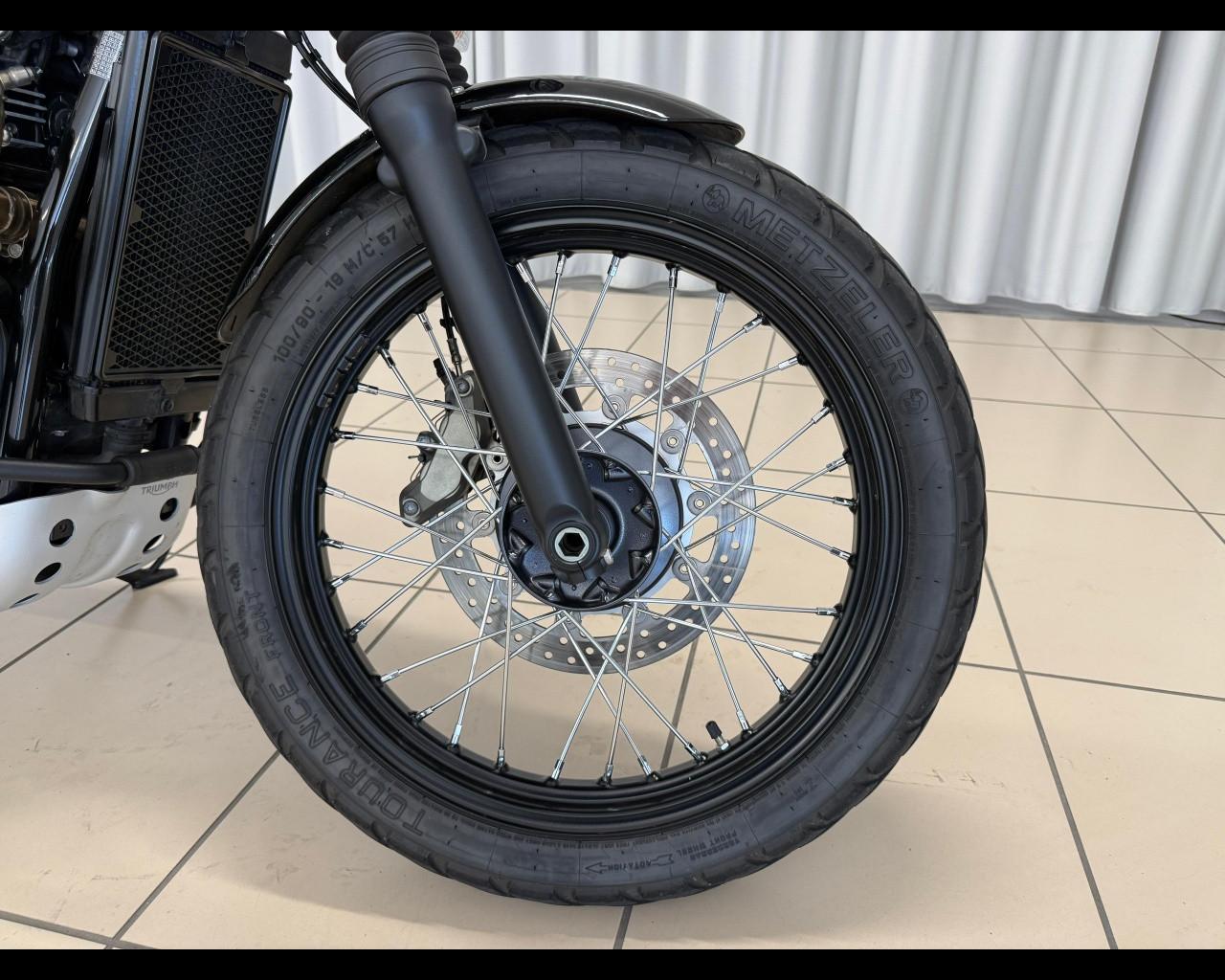 TRIUMPH Scrambler 900 - Stealth Edition