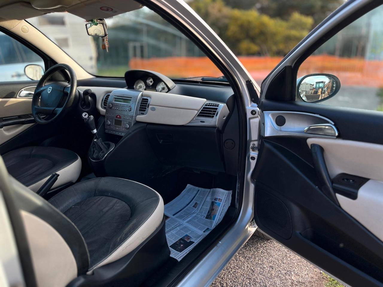 Lancia Ypsilon 1.3 MJT 75 CV Argento