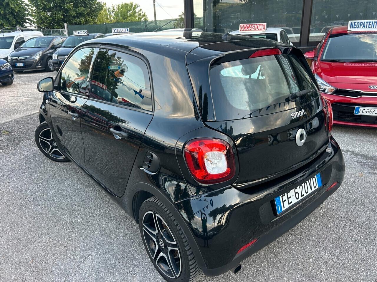 " UNA CHICCA " Smart ForFour 70 1.0 twinamic Passion