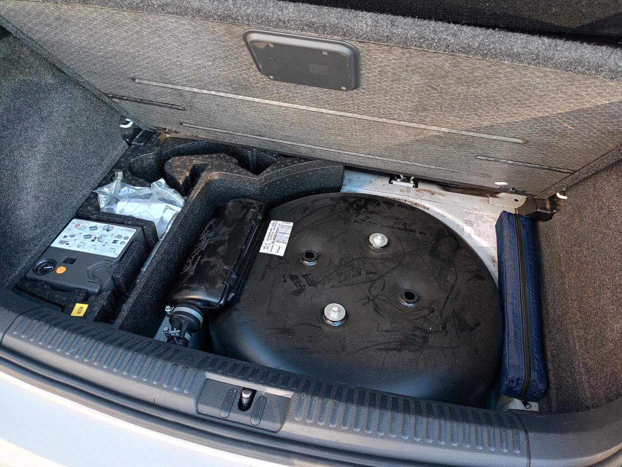 VW POLO GPL UNICO PROPRIETARIO