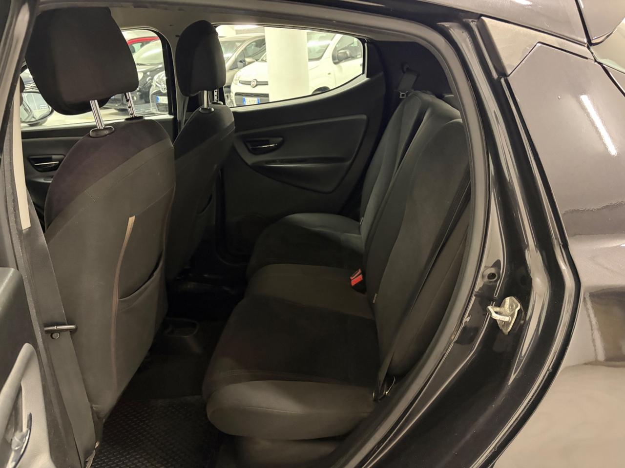 Lancia Ypsilon 0.9 TwinAir 85 CV 5 porte S&S Platinum