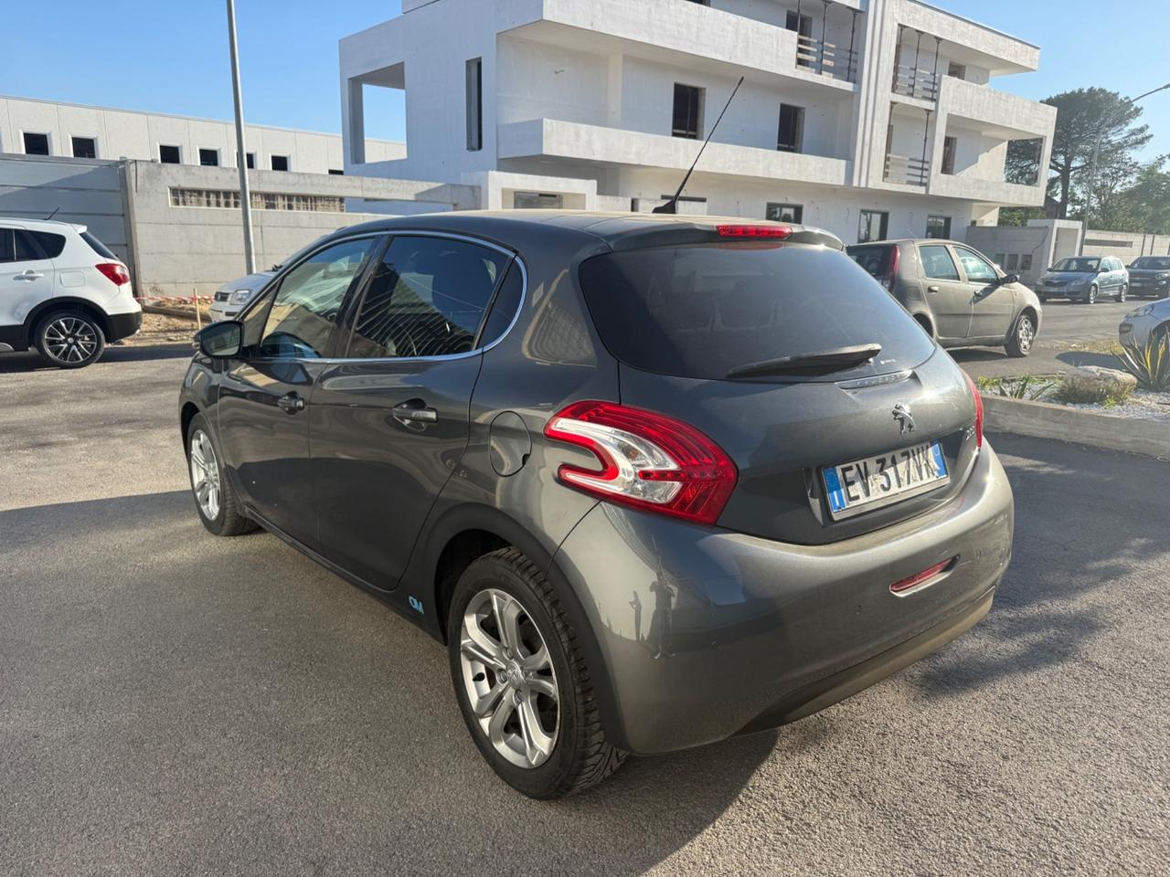Peugeot 208 1.4 HDi 68 CV 5 porte Allure