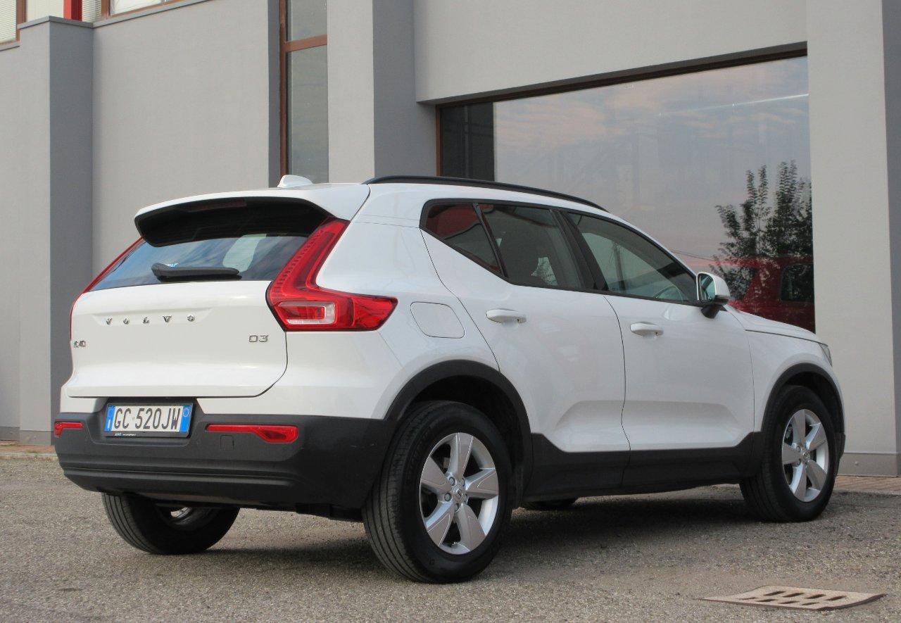 Volvo XC40 2.0 d3 Momentum Core auto