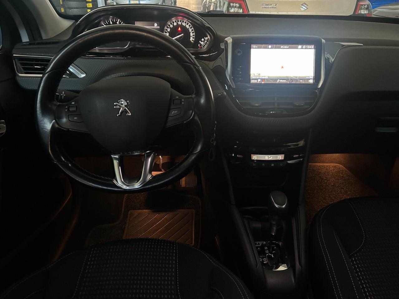 Peugeot 208 5 porte cambio automatico