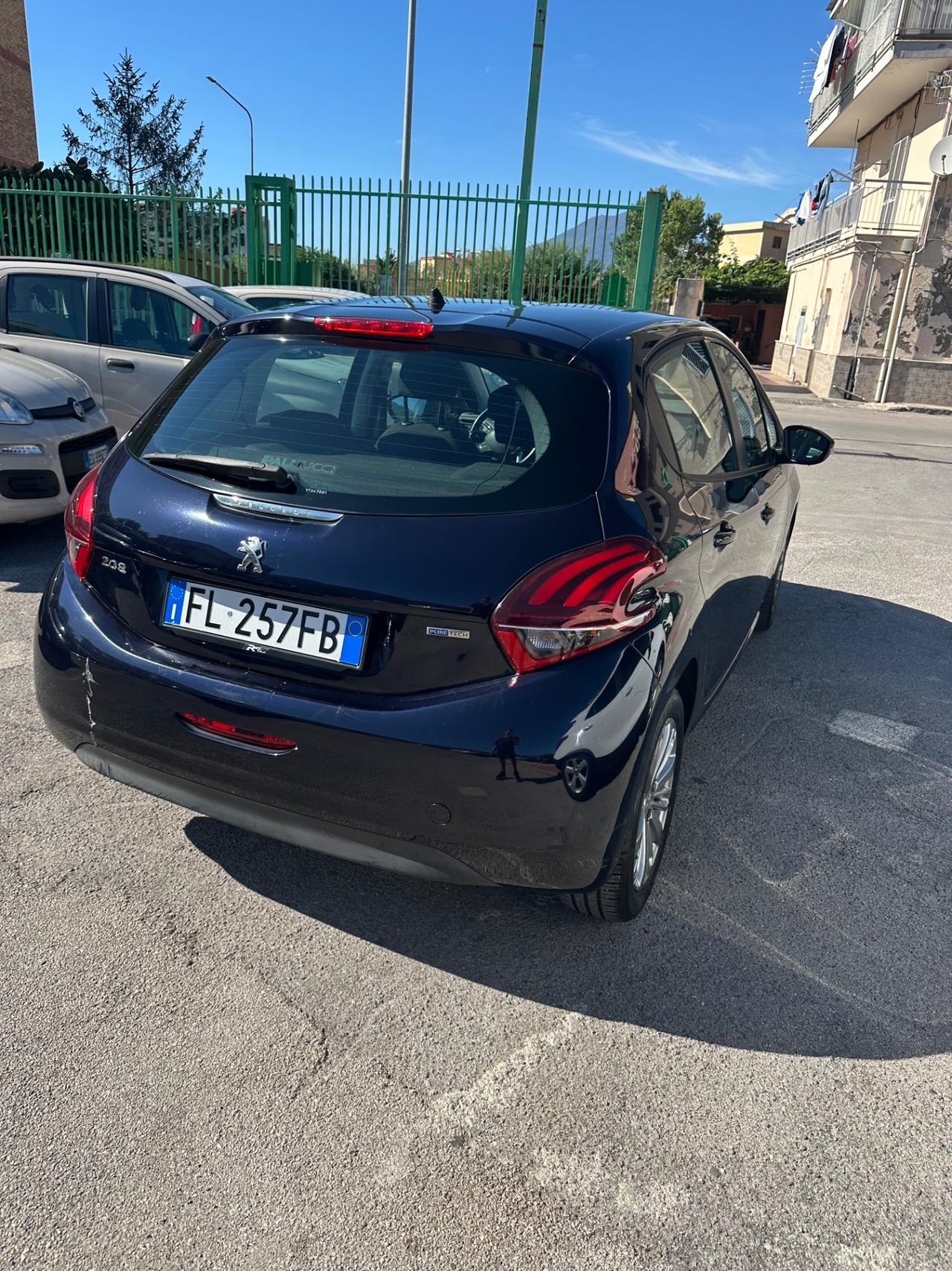 Peugeot 208 PureTech 82 5p. GPL Allure