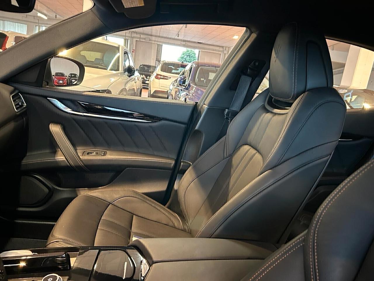 Maserati Ghibli GRANSPORT L4 330 CV MHEV 26000 km