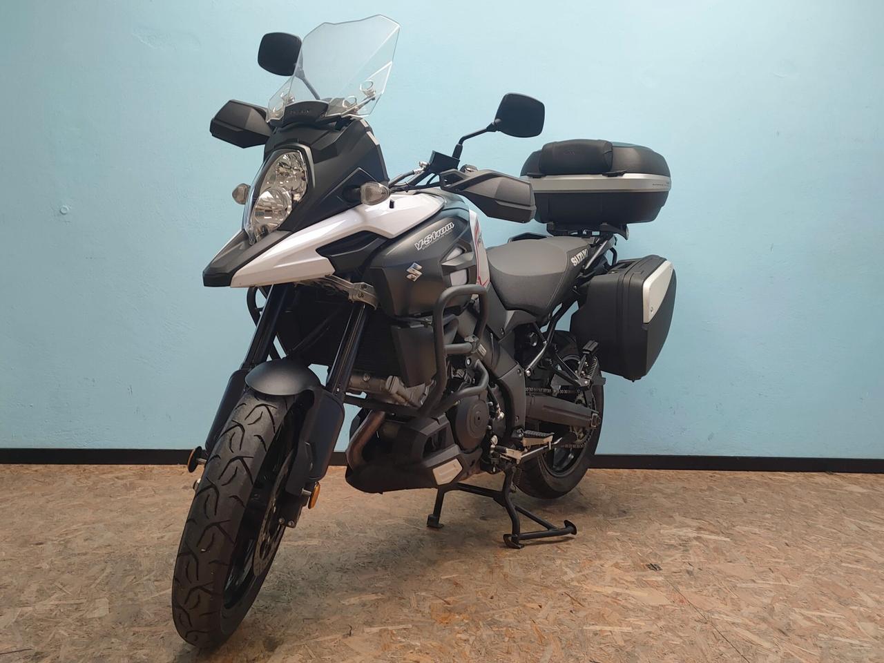 Suzuki V Strom DL 1000 soli 14.318 km.