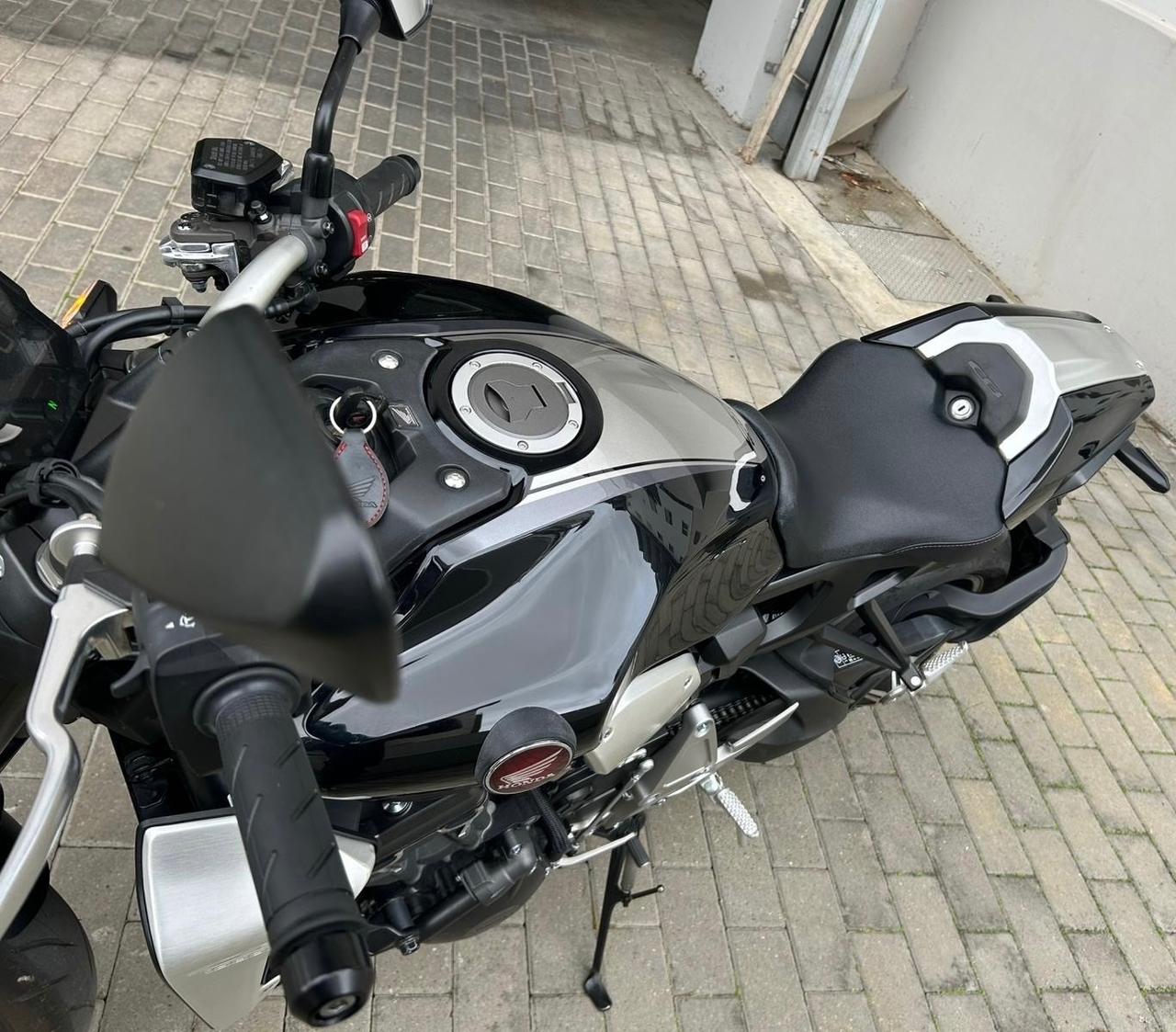 Honda CB 1000 R soli 4000km