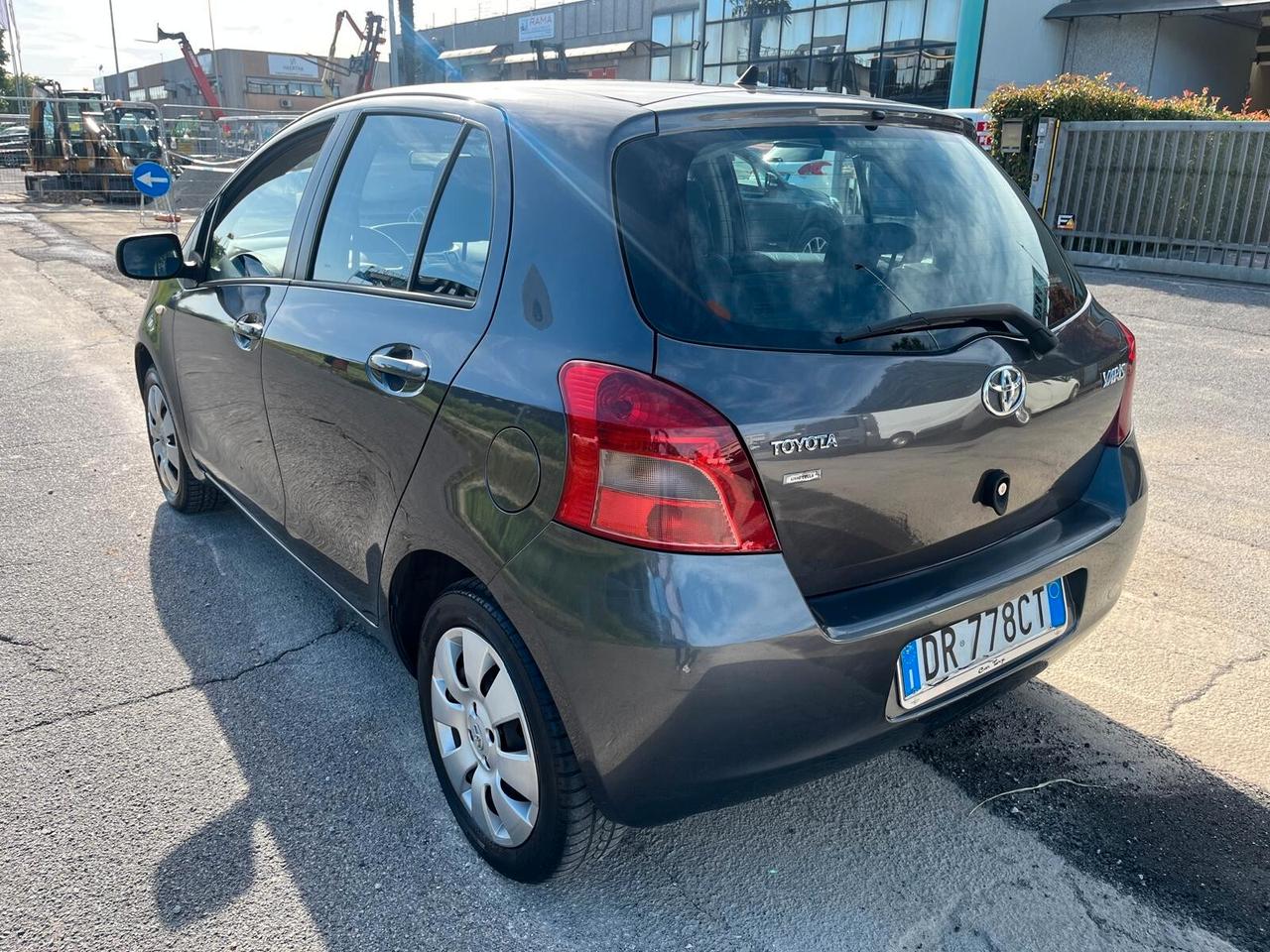 Toyota Yaris 1.0 5 porte