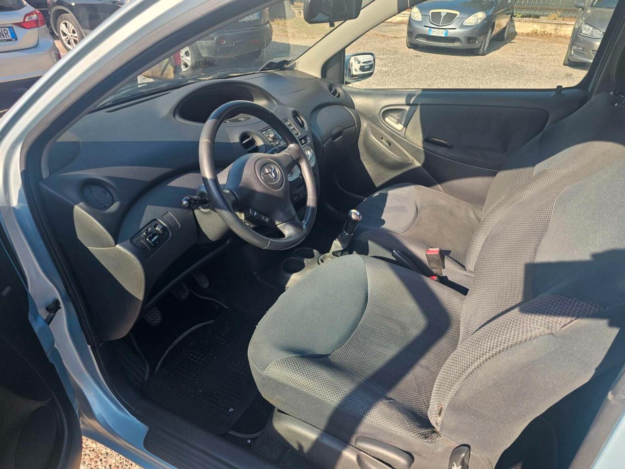 Toyota Yaris 1.0i 16V cat 3 porte Sol