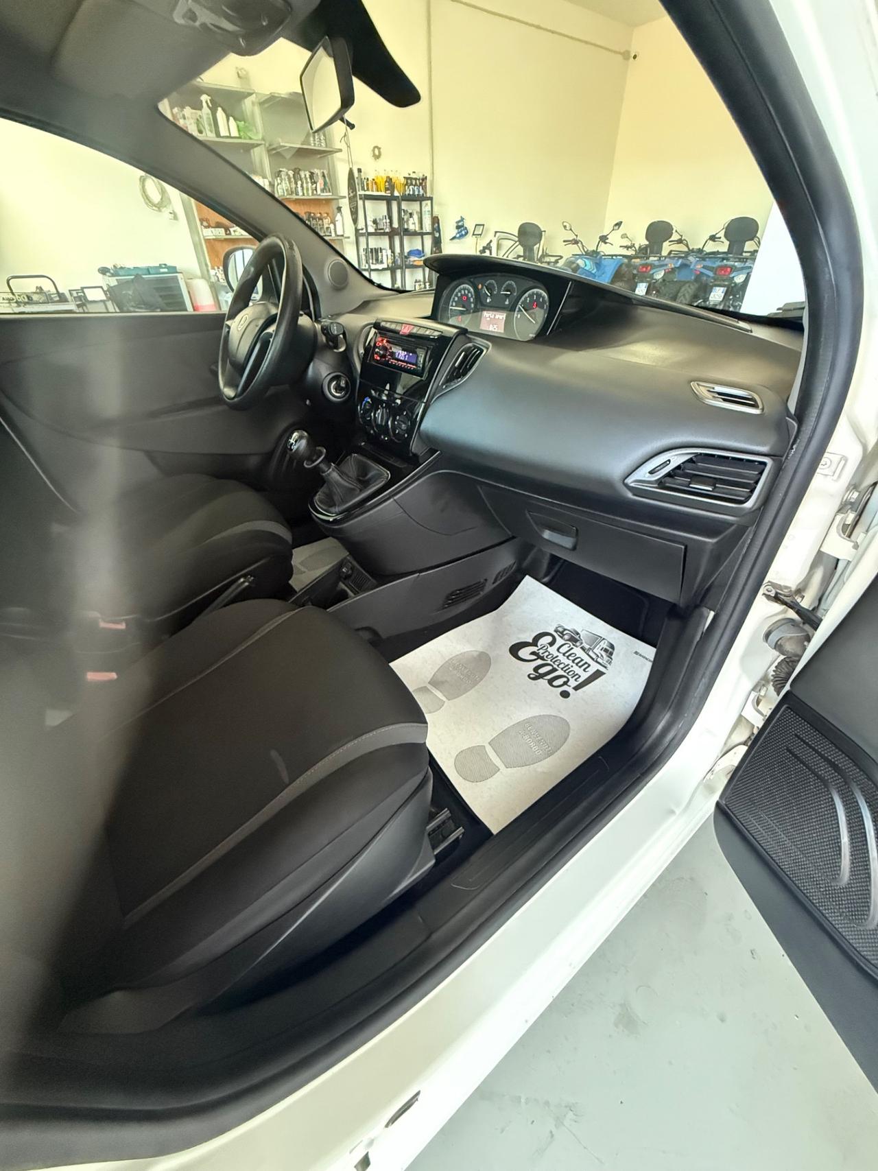Lancia Ypsilon 1.2 69 CV 5 porte Platinum