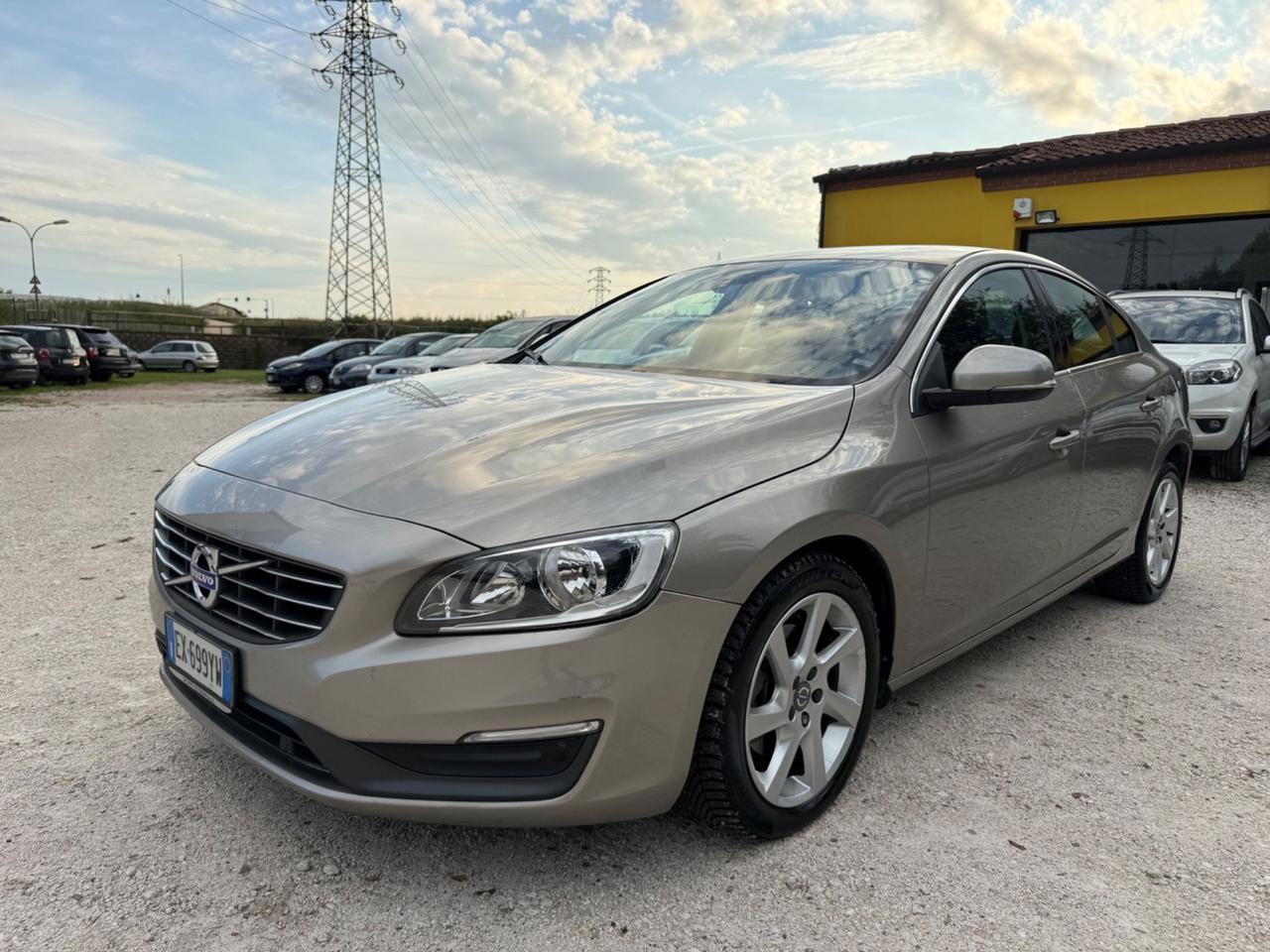 Volvo S60 D4 R-design UNICO TOP