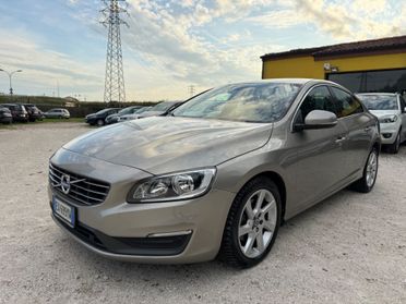 Volvo S60 D4 R-design UNICO TOP