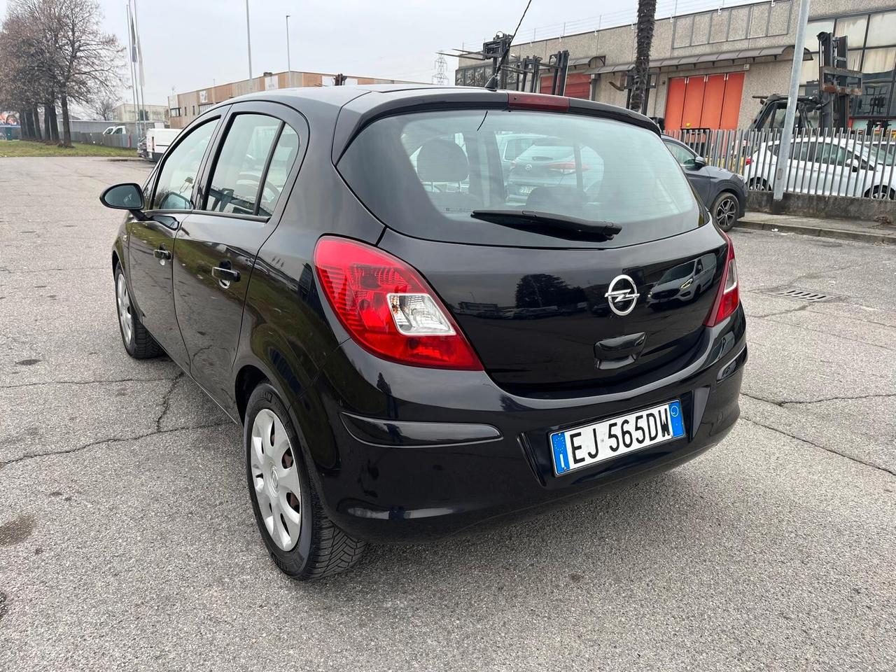 Opel Corsa 1.2 5 porte Club **NEOPATENTATI**
