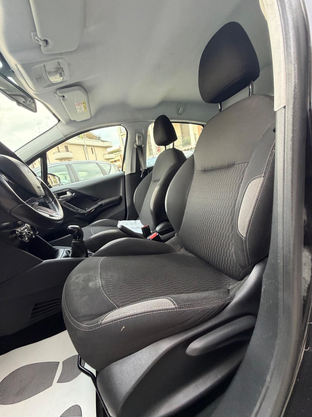 Peugeot 208 PureTech 82 5p. GPL Access