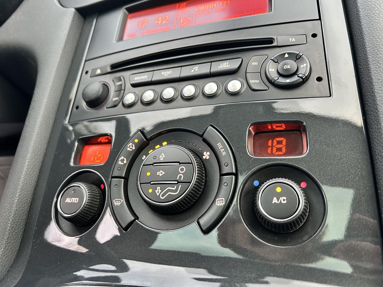 PEUGEOT 5008 1.6HDI 7 POSTI UNICO TOP