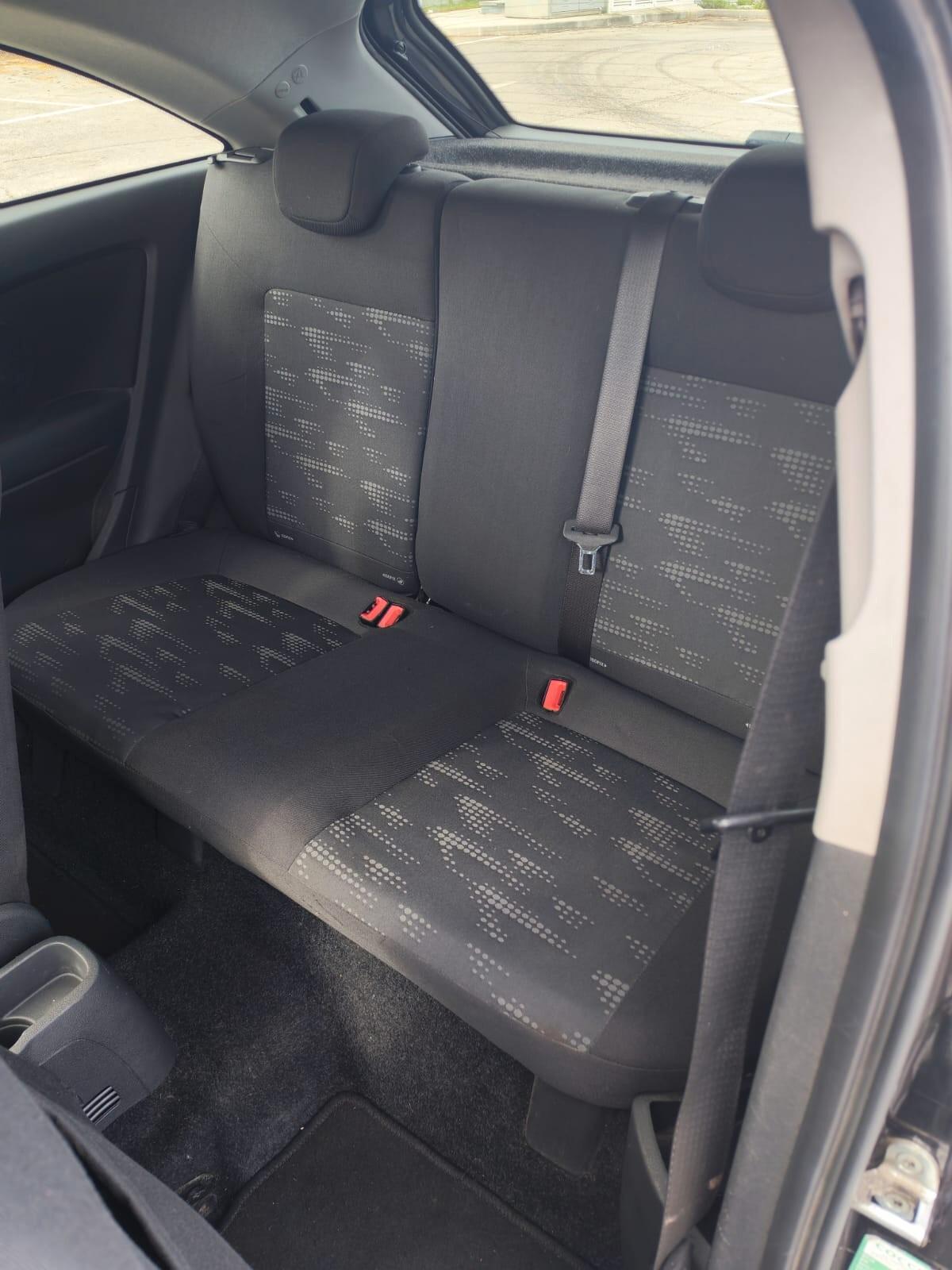 Opel Corsa 1.2 3 porte b-color