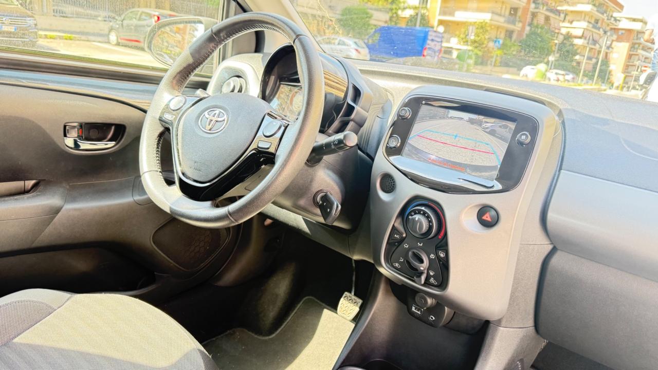 Toyota Aygo 1.0 VVT-i 72 CV 5 porte x-play LED NAVI KAMERA CERCHI 16 PDC BLUETOOTH