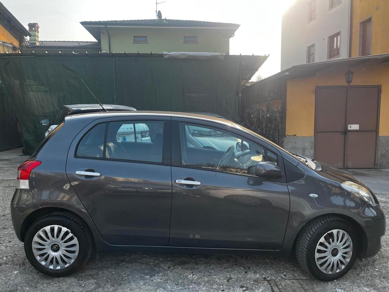 Toyota Yaris 1.0 5 porte Sol