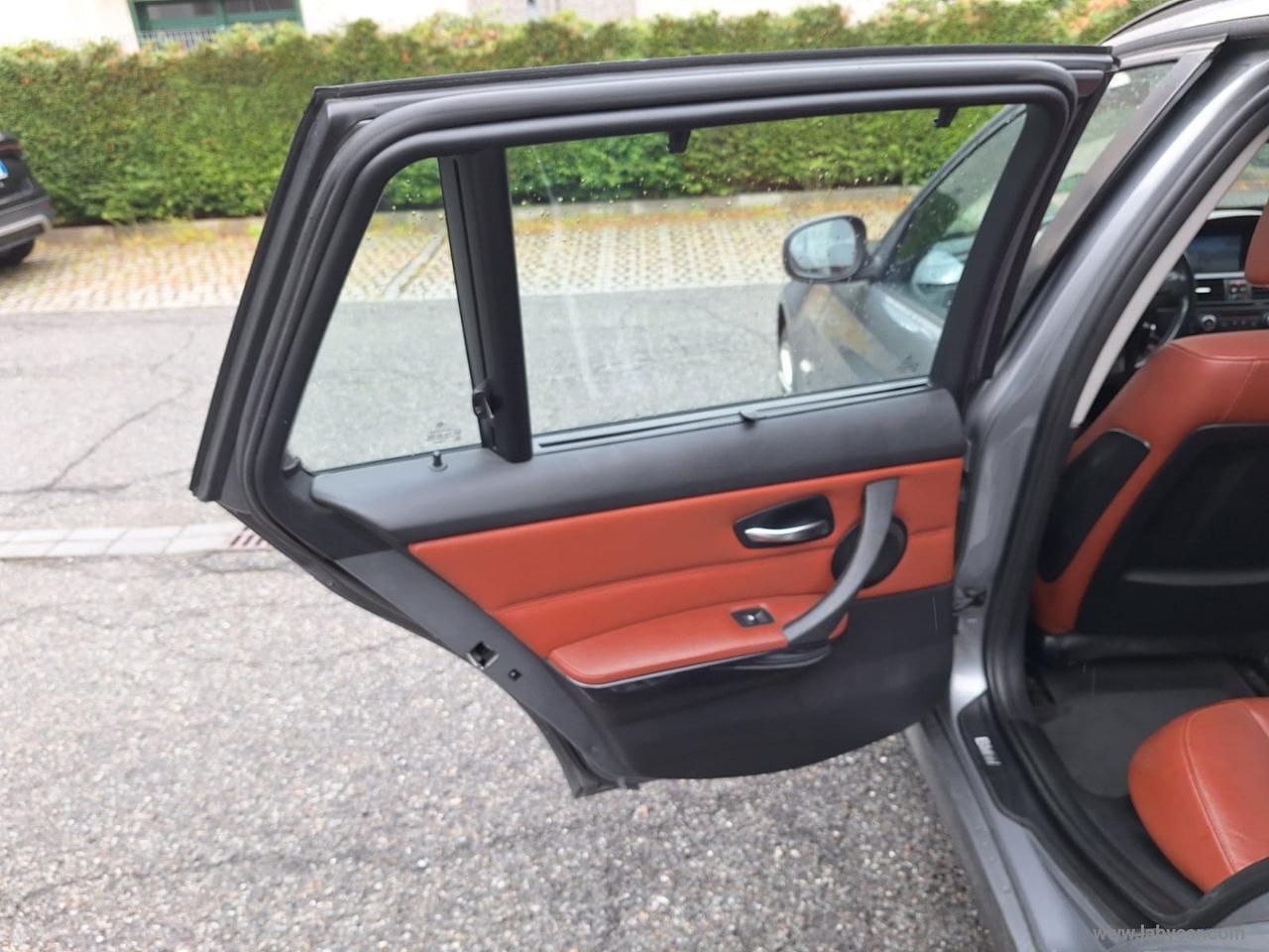BMW 320d xDrive Touring 4X4 GANCIO TRAINO PELLE