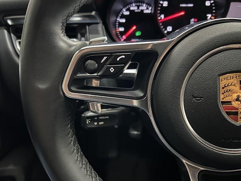 Porsche Macan 2.0 iva esposta