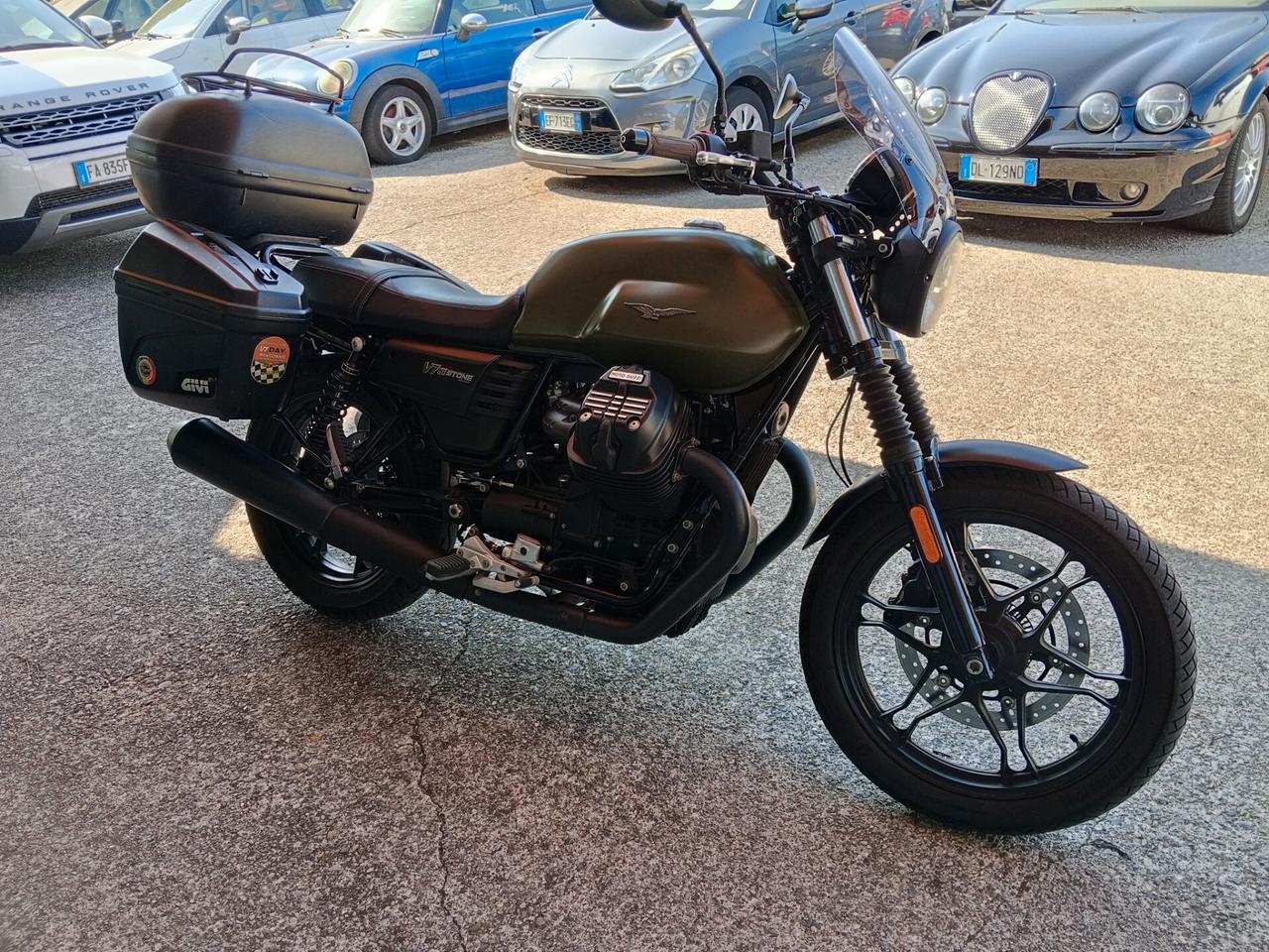 Moto Guzzi V7 III 750 Stone