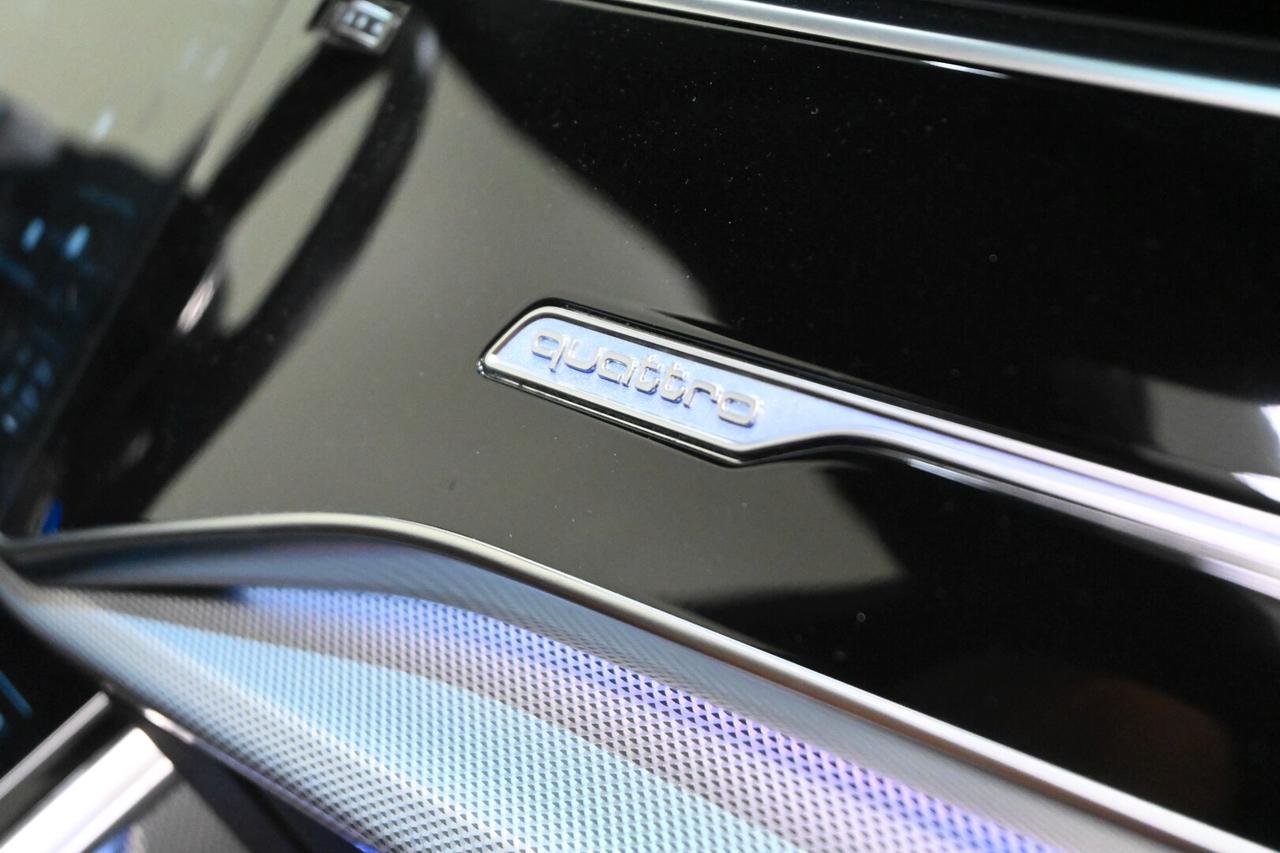 AUDI Q8 RS Q8 TFSI V8 quattro tiptronic