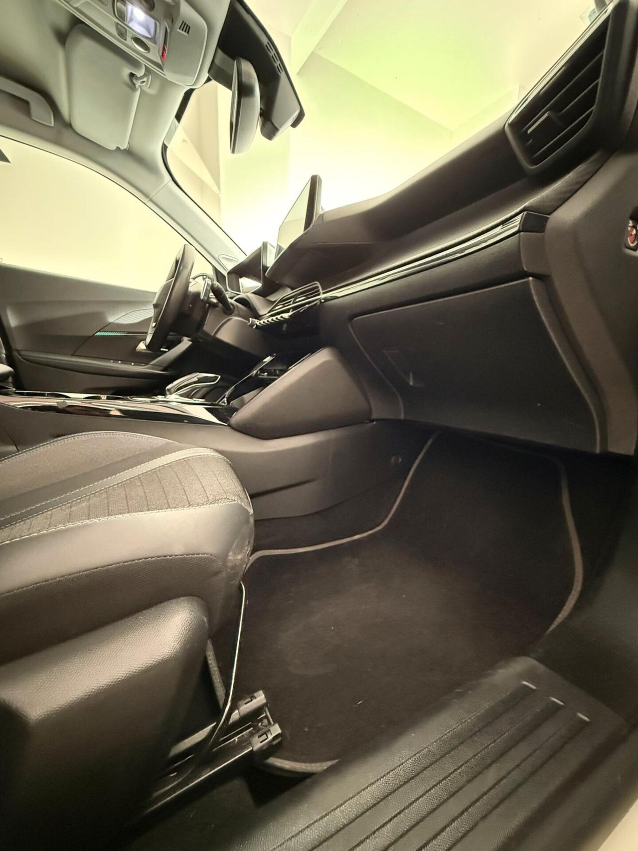 Peugeot 2008 BlueHDi 130 S&S EAT8 Allure