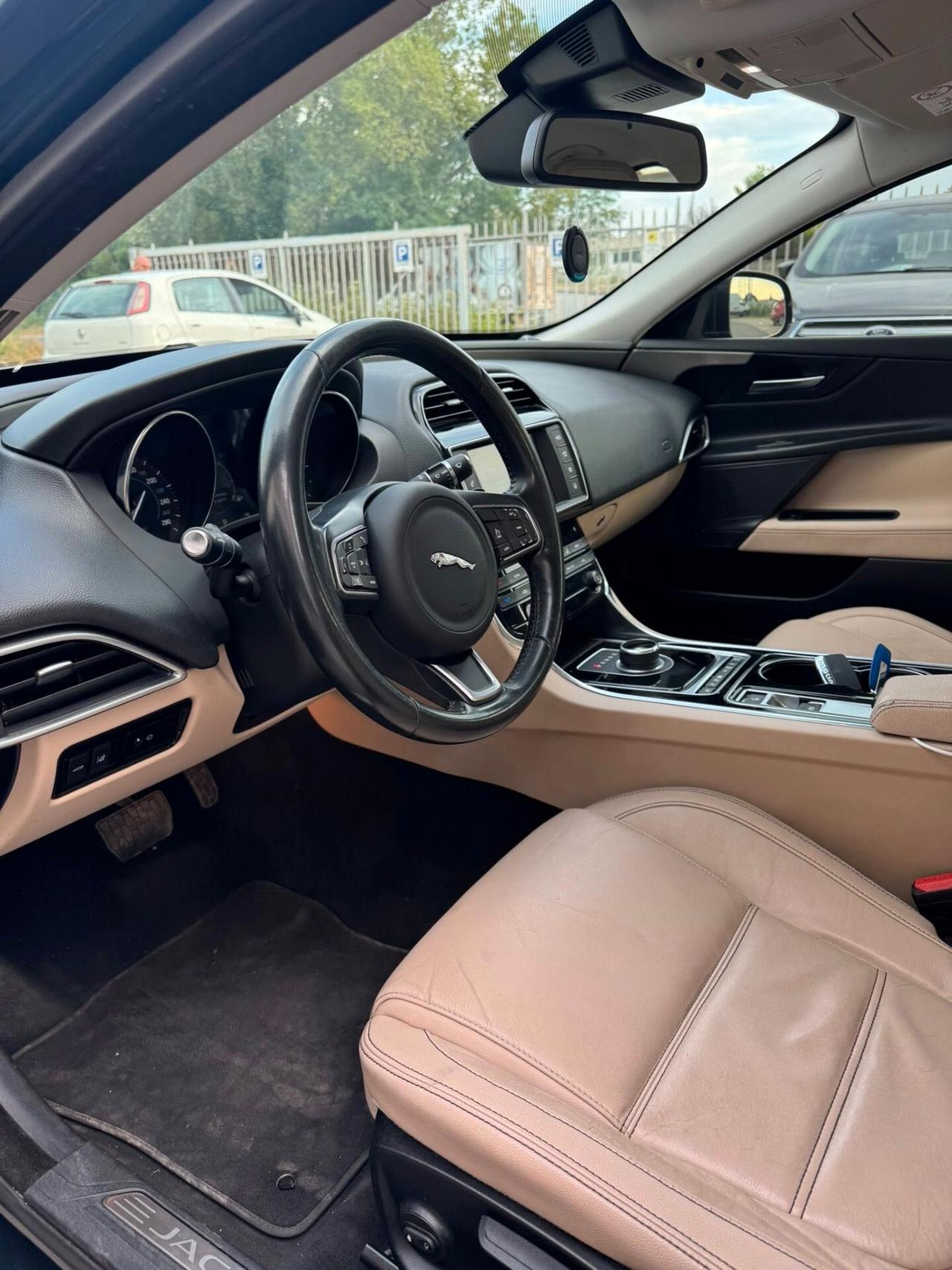 Jaguar XE 2.0 D 180 CV aut. Portfolio
