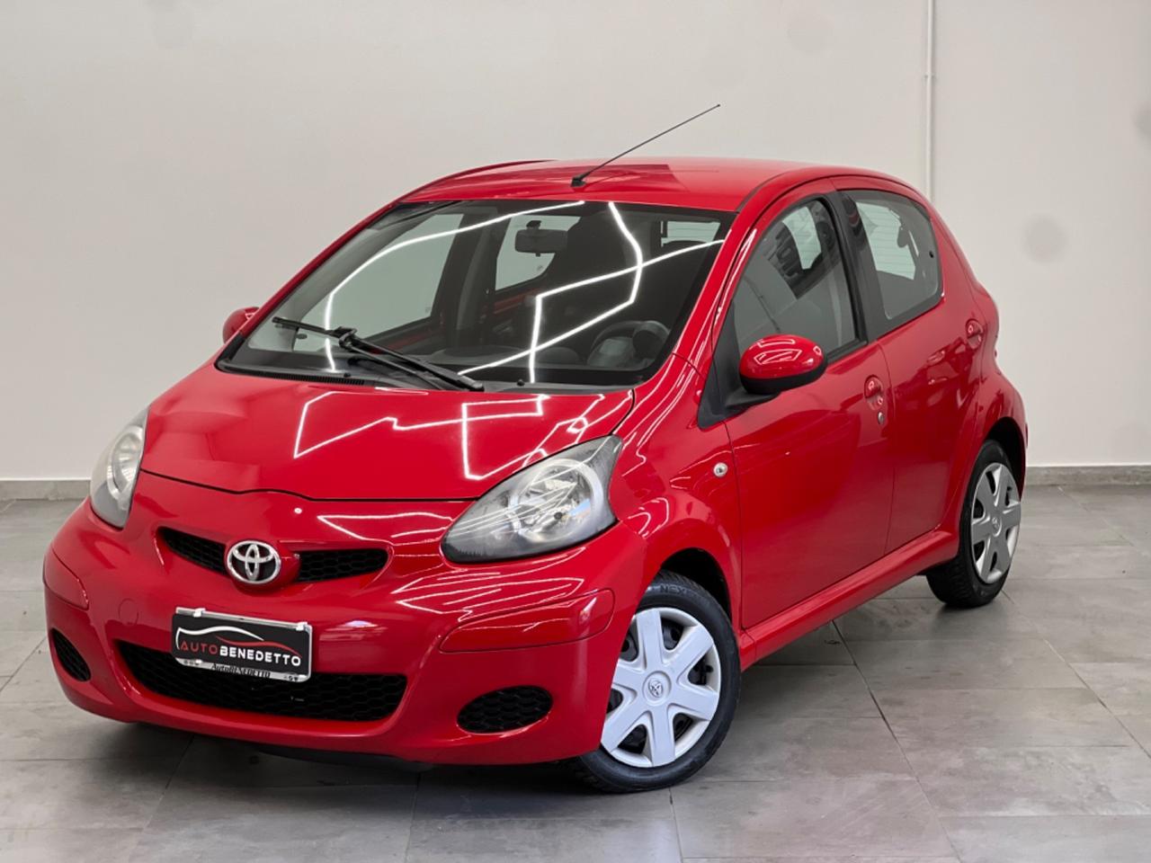 Toyota Aygo 1.0 12V VVT-i 5 porte MMT 2012