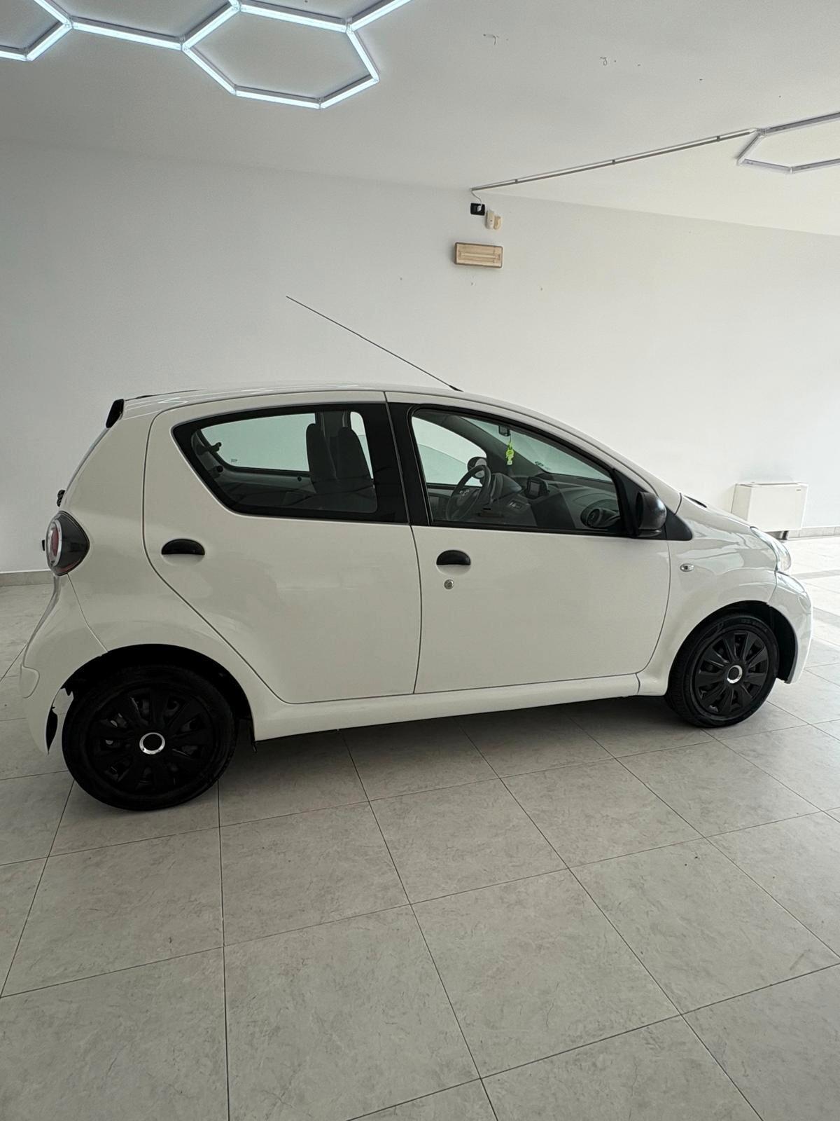 Toyota Aygo 1.0 12V VVT-i 5 porte Cool Soda Connect