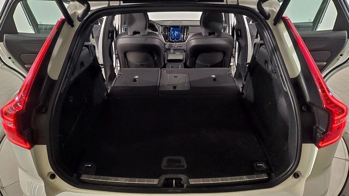 VOLVO Xc60 B5 Mild Hybrid (D) Awd Geartronic R-Design