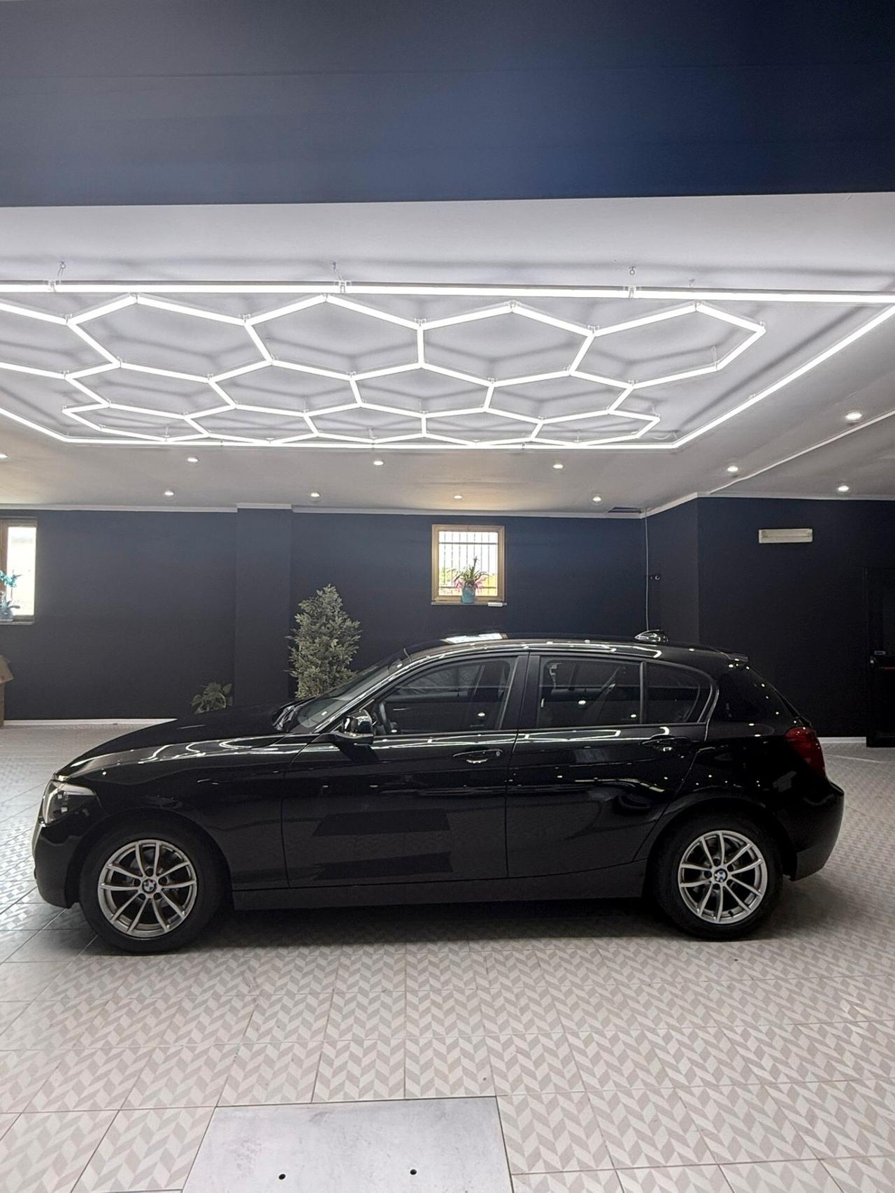 Bmw 114 114d 5p. Unique