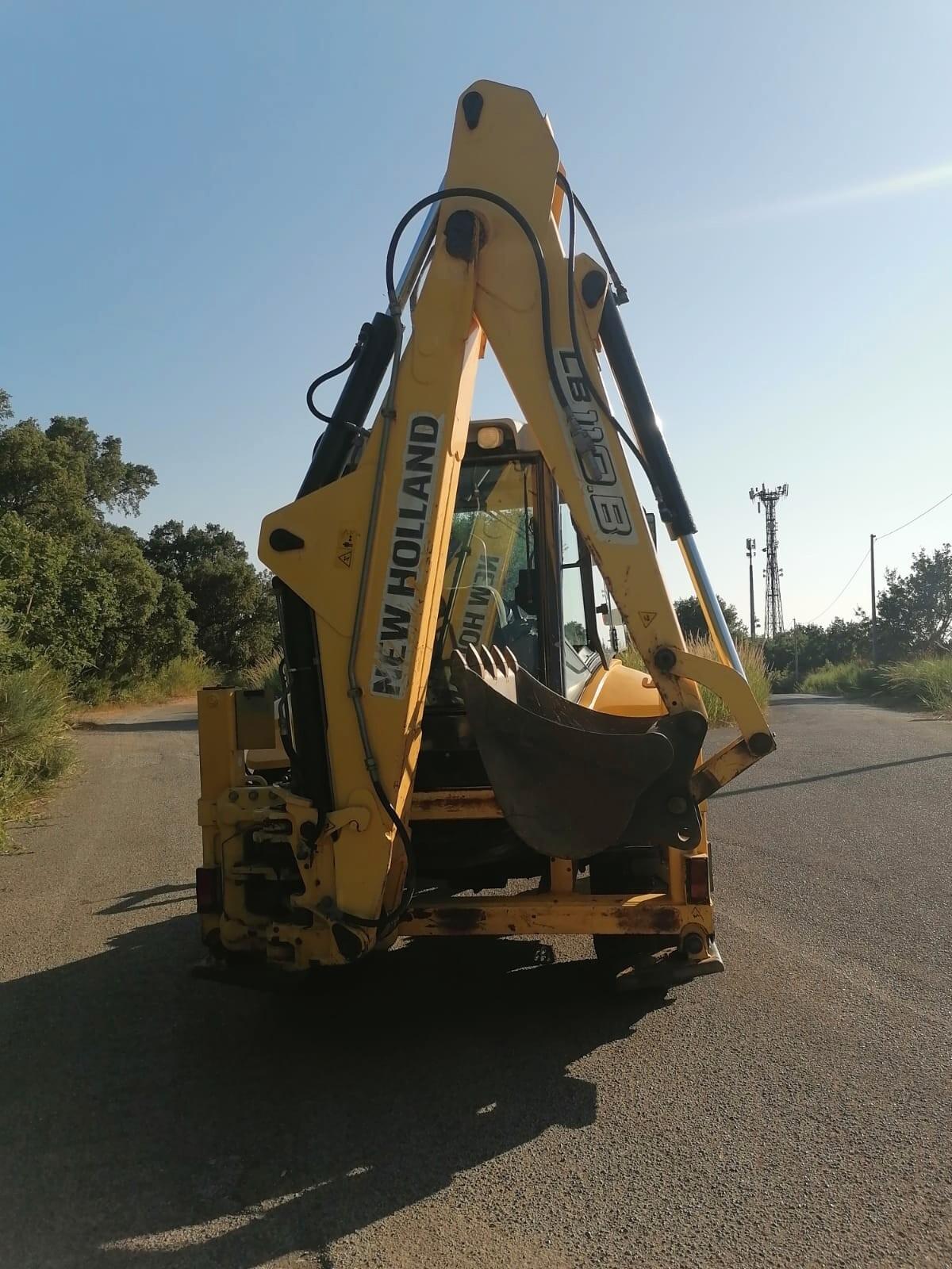 Terna Seminuova New-Holland LB110 B
