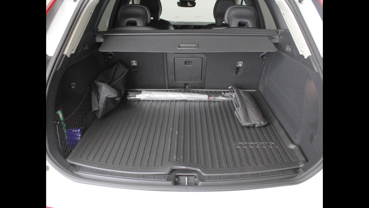 VOLVO XC60 CORE B4 AUT N1