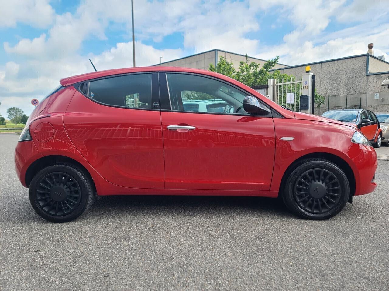 Lancia Ypsilon 1.0 HYBRID X NEOPATENTATI